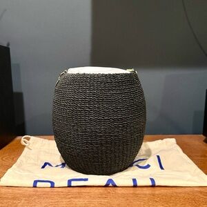 Clare V. Pot de Miel